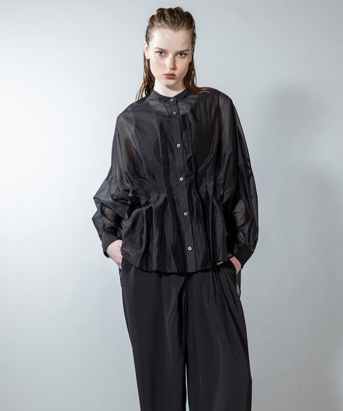 OSMOSIS（オズモーシス）の「イレギュラーヘムタックシアーシャツ（シャツ/ブラウス・レディース・ベージュ/ライトグリーン/ブラック・ONE SIZE）」の2枚目の写真