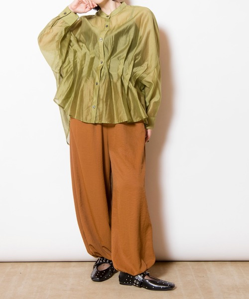 OSMOSIS（オズモーシス）の「イレギュラーヘムタックシアーシャツ（シャツ/ブラウス・レディース・ベージュ/ライトグリーン/ブラック・ONE SIZE）」の10枚目の写真