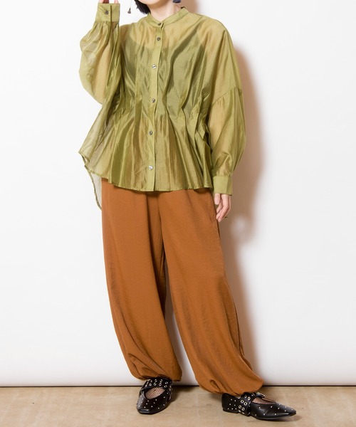 OSMOSIS（オズモーシス）の「イレギュラーヘムタックシアーシャツ（シャツ/ブラウス・レディース・ベージュ/ライトグリーン/ブラック・ONE SIZE）」の11枚目の写真