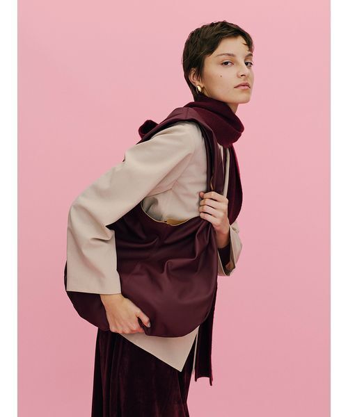 Mila Owen（ミラオーウェン）の「ラウンドショルダートートバッグ（トートバッグ・レディース・ボルドー/ブラック/ライトブルー・F）」の4枚目の写真