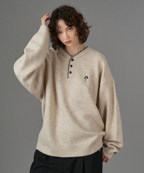 LOGO HENRY NECK KNIT / ロゴヘンリーネックニット（ニット/セーター