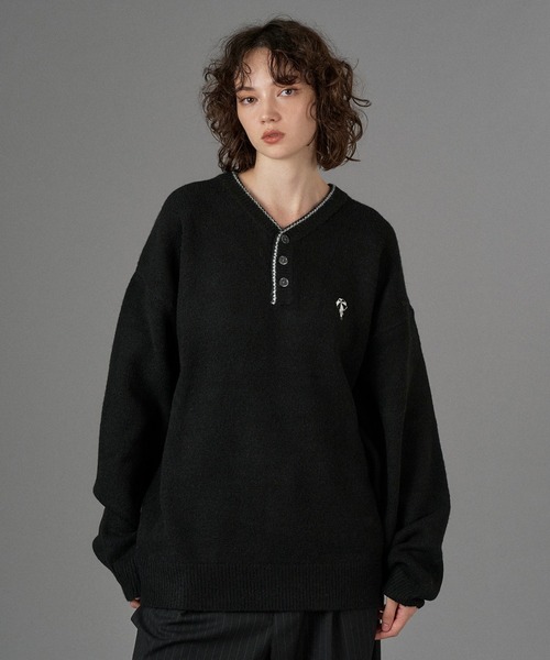 セール】LOGO HENRY NECK KNIT / ロゴヘンリーネックニット（ニット