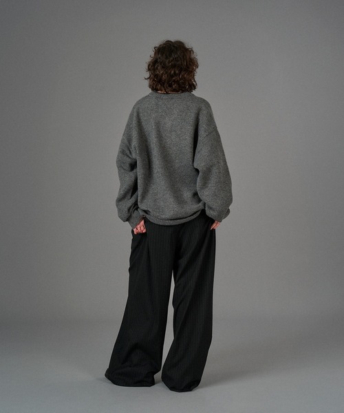 ONCILY(オンシェリー)の「LOGO HENRY NECK KNIT / ロゴヘンリーネックニット(ニット/セーター・メンズ・ブラウン/ネイビー/チャコールグレー/アイボリー/ブラック/カーキ・SMALL/MEDIUM/LARGE)」の15枚目の写真