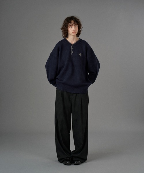 LOGO HENRY NECK KNIT / ロゴヘンリーネックニット（ニット/セーター