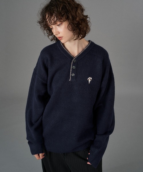 LOGO HENRY NECK KNIT / ロゴヘンリーネックニット（ニット/セーター