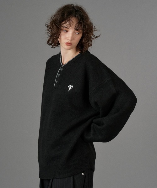 ONCILY(オンシェリー)の「LOGO HENRY NECK KNIT / ロゴヘンリーネックニット(ニット/セーター・メンズ・ブラウン/ネイビー/チャコールグレー/アイボリー/ブラック/カーキ・SMALL/MEDIUM/LARGE)」の19枚目の写真
