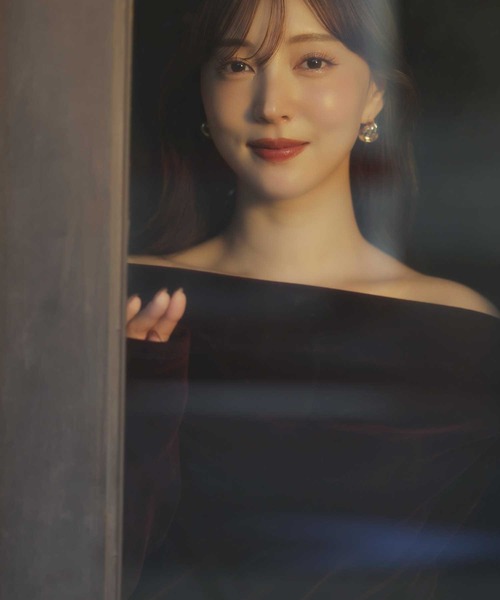 NOELA（ノエラ）の「【新色追加】ベロアドレープトップス（Tシャツ/カットソー・レディース・ブラック/ボルドー/ブラウン/ベージュ/チャコールグレー・フリー）」の5枚目の写真