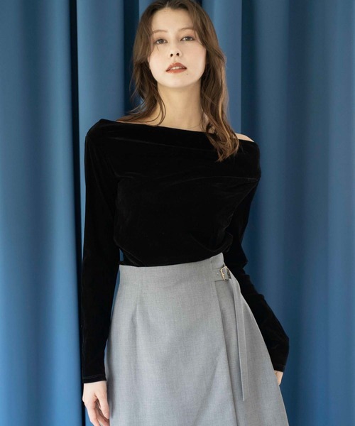 NOELA（ノエラ）の「【新色追加】ベロアドレープトップス（Tシャツ/カットソー・レディース・ブラック/ボルドー/ブラウン/ベージュ/チャコールグレー・フリー）」の2枚目の写真