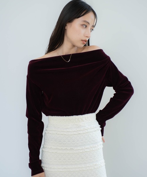 NOELA（ノエラ）の「【新色追加】ベロアドレープトップス（Tシャツ/カットソー・レディース・ブラック/ボルドー/ブラウン/ベージュ/チャコールグレー・フリー）」の16枚目の写真
