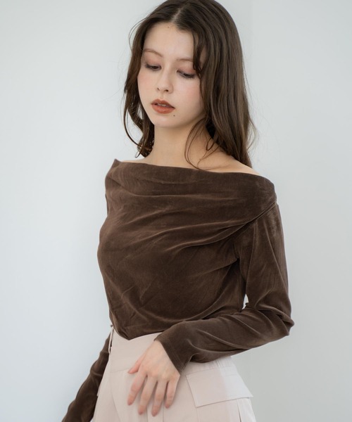 NOELA（ノエラ）の「【新色追加】ベロアドレープトップス（Tシャツ/カットソー・レディース・ブラック/ボルドー/ブラウン/ベージュ/チャコールグレー・フリー）」の22枚目の写真