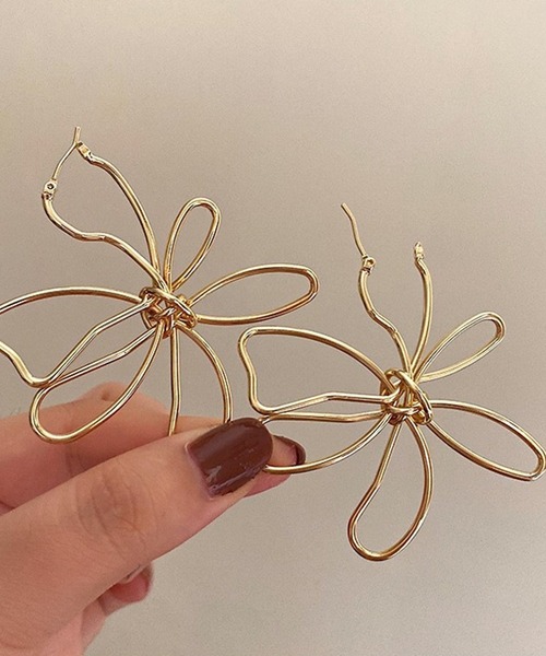 Lace Ladies(レースレディース)の「ビッグ フラワー ニュアンス ライン ピアス(ピアス(両耳用)・レディース・シルバー/ゴールド・FREE)」の8枚目の写真