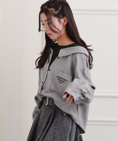 PINK-latte（ピンクラテ）の「シャツドッキング長袖プルオーバー（Tシャツ/カットソー・キッズ・ライトグレー/アイボリー/サックスブルー・13/14/15 /16）」の15枚目の写真