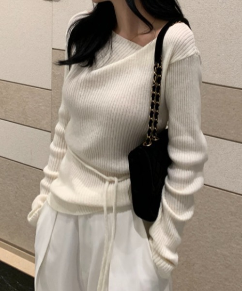 Aelina(エリナ)の「デザイン感ニットトップス(その他トップス・レディース・オフホワイト/ブラック・F)」の2枚目の写真