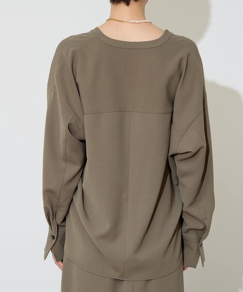 Liesse（リエス）の「Vカラーシャツ（シャツ/ブラウス・レディース・ピンクベージュ/カーキ/ブラック・FREE）」の16枚目の写真