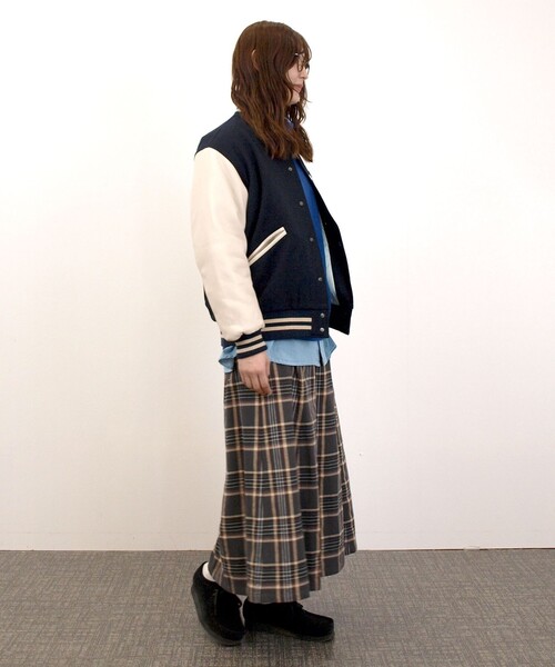 J.PRESS YORK STREET(ジェイプレスヨークストリート)の「【UNISEX】スタジアム ジャケット(スタジャン・メンズ・ネイビー系/黄土色系・LARGE/MEDIUM/SMALL)」の13枚目の写真