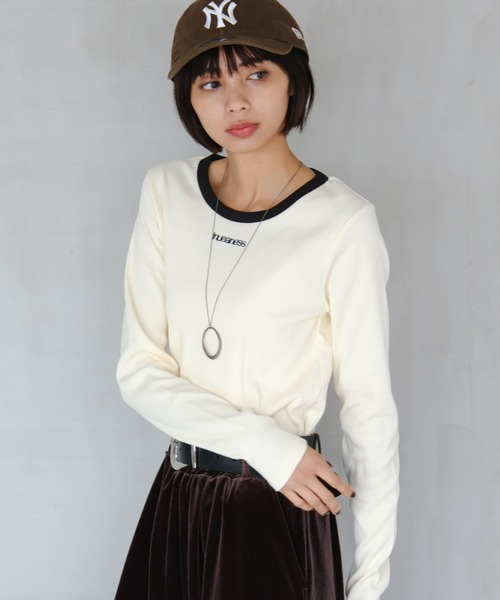 PAGEBOY(ページボーイ)の「ロゴシシュウコンパクト(長袖)(Tシャツ/カットソー・レディース・ブラック/レッド系その他/オフホワイト・FREE)」の1枚目の写真