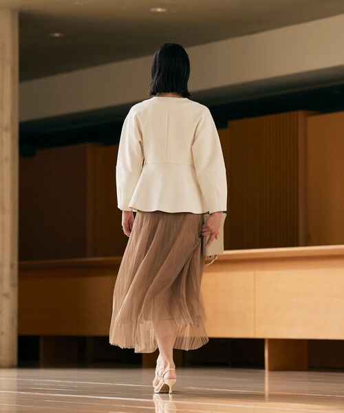 BIANCA（ビアンカ）の「【BAILA12月号掲載】【軽量で美シルエット】ジャージーペプラムジャケット（テーラードジャケット・レディース・オフホワイト/グレー系その他・38/36）」の5枚目の写真