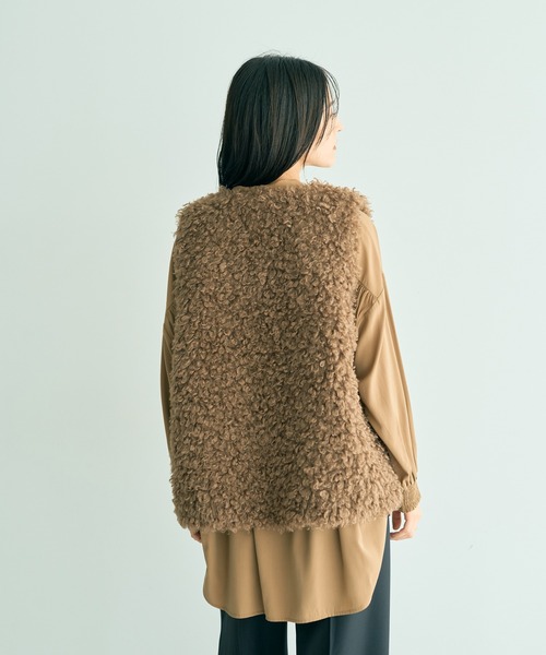 YECCA VECCA（イェッカヴェッカ）の「プードルボアジレ（その他アウター・レディース・チャコールグレー/キャメル・FREE）」の6枚目の写真