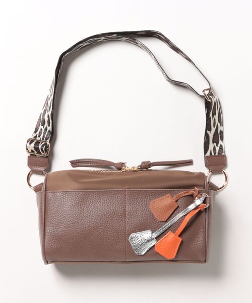 perche（ペルケ）の「ペルケ perche / 牛革×ナイロンチェンジベルトキーチャームショルダー（ショルダーバッグ・レディース・ブラック/シルバー/ブラウン/グリーン・FREE）」の2枚目の写真