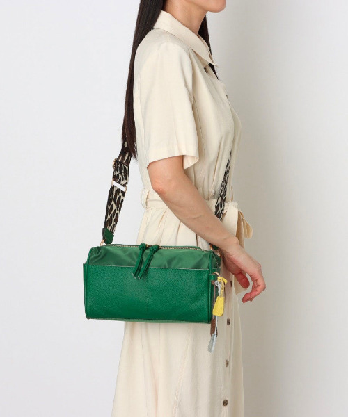 perche（ペルケ）の「ペルケ perche / 牛革×ナイロンチェンジベルトキーチャームショルダー（ショルダーバッグ・レディース・ブラック/シルバー/ブラウン/グリーン・FREE）」の3枚目の写真