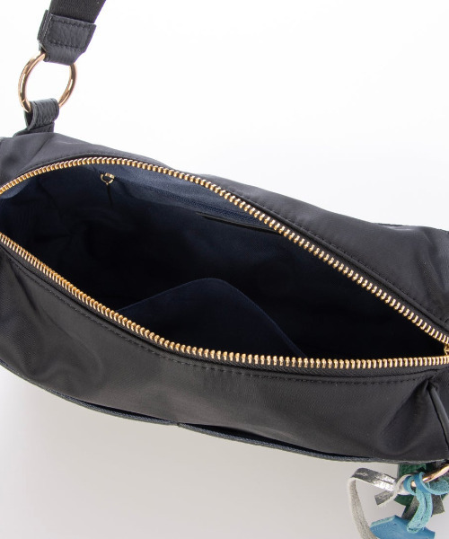 perche（ペルケ）の「ペルケ perche / 牛革×ナイロンチェンジベルトキーチャームショルダー（ショルダーバッグ・レディース・ブラック/シルバー/ブラウン/グリーン・FREE）」の8枚目の写真