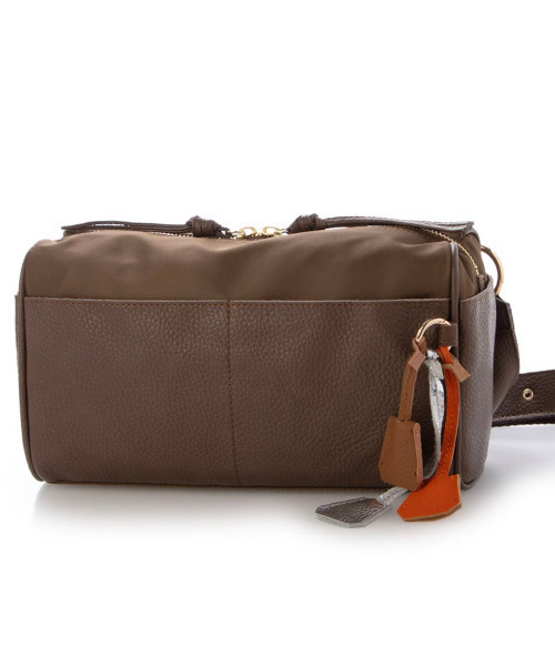 perche（ペルケ）の「ペルケ perche / 牛革×ナイロンチェンジベルトキーチャームショルダー（ショルダーバッグ・レディース・ブラック/シルバー/ブラウン/グリーン・FREE）」の12枚目の写真