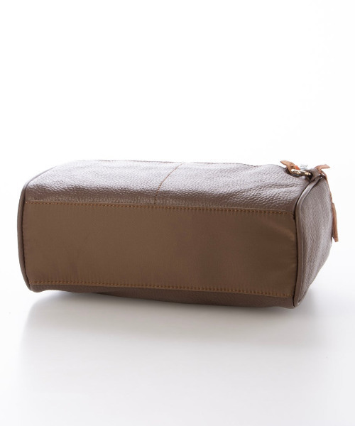 perche（ペルケ）の「ペルケ perche / 牛革×ナイロンチェンジベルトキーチャームショルダー（ショルダーバッグ・レディース・ブラック/シルバー/ブラウン/グリーン・FREE）」の14枚目の写真