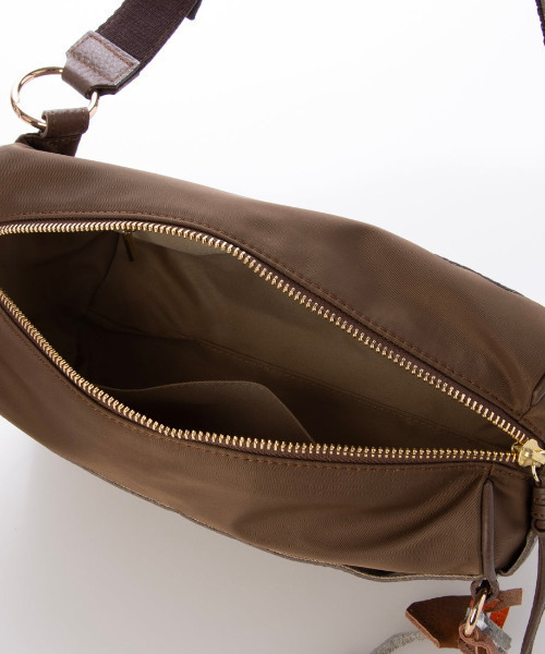 perche（ペルケ）の「ペルケ perche / 牛革×ナイロンチェンジベルトキーチャームショルダー（ショルダーバッグ・レディース・ブラック/シルバー/ブラウン/グリーン・FREE）」の15枚目の写真