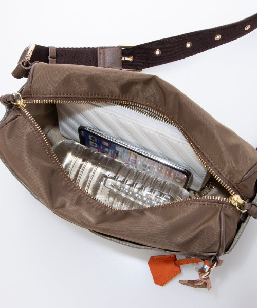 perche（ペルケ）の「ペルケ perche / 牛革×ナイロンチェンジベルトキーチャームショルダー（ショルダーバッグ・レディース・ブラック/シルバー/ブラウン/グリーン・FREE）」の18枚目の写真