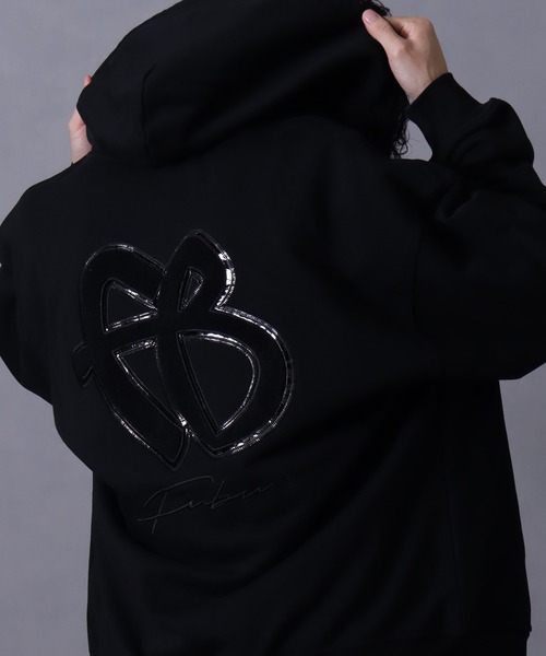 FUBU( フブ)の「【FUBU/フブ】 FB Zip Hoodie / フブ ジップ フーディー(パーカー・メンズ・グレー/ブラック・L/XL/M)」の4枚目の写真