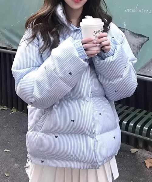 Teem Store(チームストア)の「リボン柄ストライプ中綿ダウンジャケット(ダウンジャケット/コート・レディース・ブルー・F)」の9枚目の写真