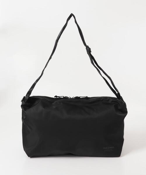 YAKPAK(ヤックパック)の「『別注』YAKPAK×DOORS SHOULDER BAG M(ショルダーバッグ・メンズ・ブラック/チャコールグレー/グレー・-)」の4枚目の写真