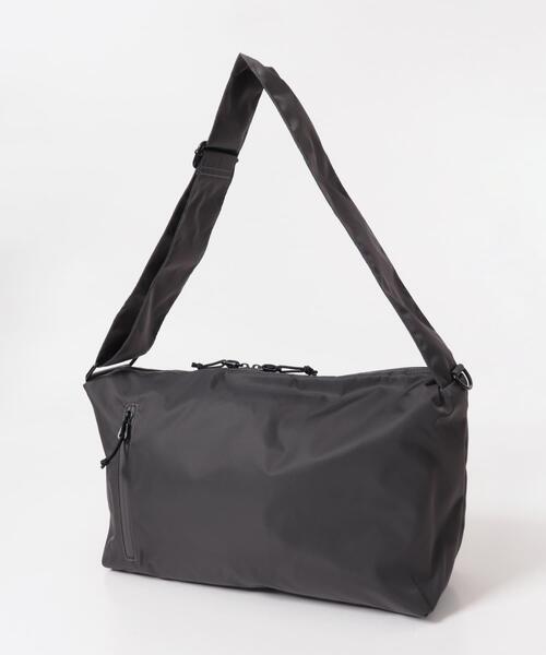YAKPAK(ヤックパック)の「『別注』YAKPAK×DOORS SHOULDER BAG M(ショルダーバッグ・メンズ・ブラック/チャコールグレー/グレー・-)」の9枚目の写真