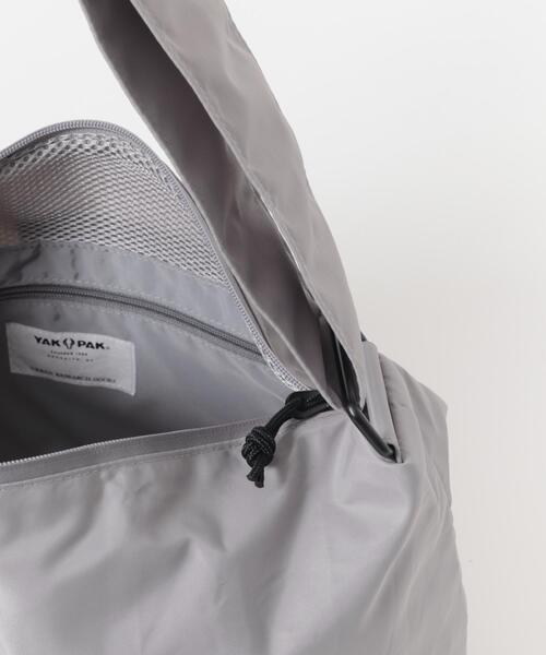 YAKPAK(ヤックパック)の「『別注』YAKPAK×DOORS SHOULDER BAG M(ショルダーバッグ・メンズ・ブラック/チャコールグレー/グレー・-)」の16枚目の写真