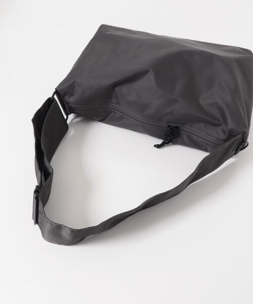 YAKPAK（ヤックパック）の「『別注』YAKPAK×DOORS　SHOULDER BAG M（ショルダーバッグ・メンズ・ブラック/チャコールグレー/グレー・-）」の8枚目の写真