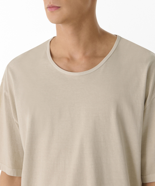 MUSINSA STANDARD（ムシンサスタンダード）の「ピグメントリラックスドスcoopネックTシャツ[クリーム]（Tシャツ/カットソー・メンズ・その他・SMALL/MEDIUM/LARGE/X-LARGE/XX-LARGE/XXX-LARGE）」の5枚目の写真
