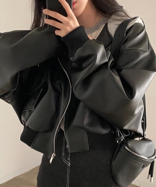 MASHIRO（マシロ）の「【MASHIRO】フード付き合成皮革コンパクトブルゾン(MA/EKW126)（ブルゾン・レディース・ブラック・FREE）」の3枚目の写真