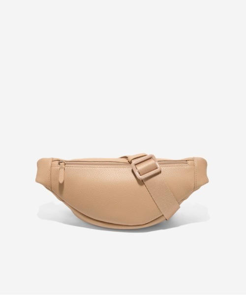 COLE HAAN(コールハーン)の「マッケンナ レザー ベルト バッグ womens(ボディバッグ/ウエストポーチ・レディース・ブラウン・OSFA)」の2枚目の写真