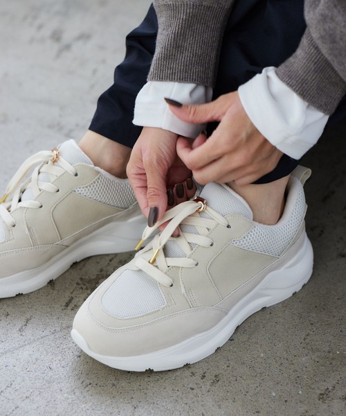 Mazell（マゼル）の「Mazell / 厚底ウォームスニーカー【一部店舗限定サイズ】（スニーカー・レディース・オフホワイト/ブラック・S/LL/M/L）」の3枚目の写真