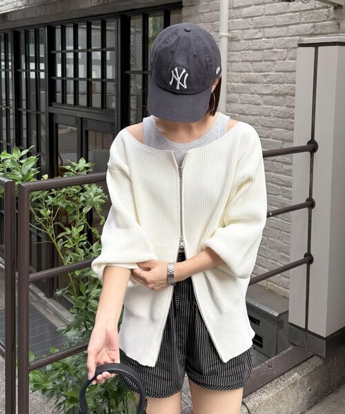 CIAOPANIC TYPY（チャオパニックティピー）の「【WEB限定】【yumi企画】華奢見え女っぽ/マルチウェイダブルジップニット（カーディガン/ボレロ・レディース・ブラウン/レッド/ブルー/オフホワイト/グレー/ブラック・ONE SIZE）」の22枚目の写真