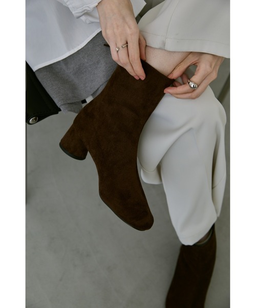 un/neu（アンノイ）の「フェイクスエードアンクルブーツ（ブーツ・レディース・ブラウン/ベージュ/ブラック・SMALL/MEDIUM/LARGE）」の15枚目の写真