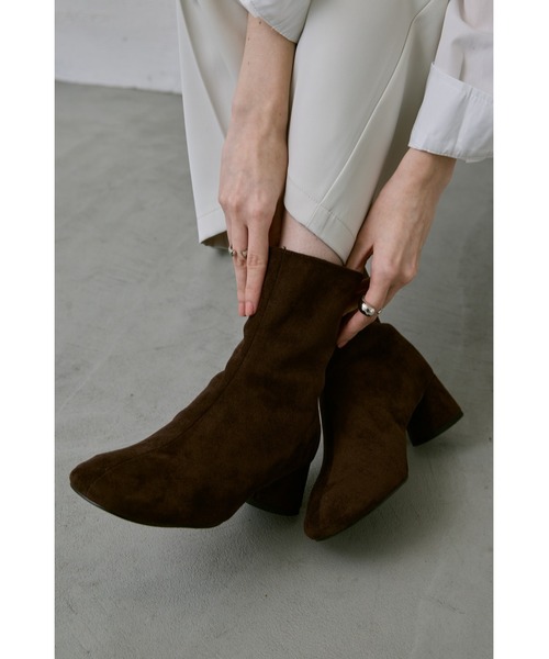 un/neu（アンノイ）の「フェイクスエードアンクルブーツ（ブーツ・レディース・ブラウン/ベージュ/ブラック・SMALL/MEDIUM/LARGE）」の12枚目の写真