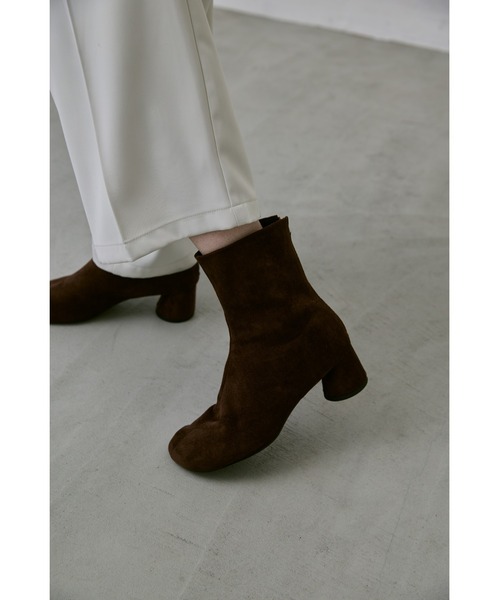 un/neu（アンノイ）の「フェイクスエードアンクルブーツ（ブーツ・レディース・ブラウン/ベージュ/ブラック・SMALL/MEDIUM/LARGE）」の16枚目の写真