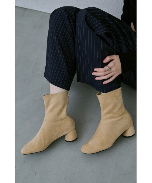 un/neu（アンノイ）の「フェイクスエードアンクルブーツ（ブーツ・レディース・ブラウン/ベージュ/ブラック・SMALL/MEDIUM/LARGE）」の22枚目の写真