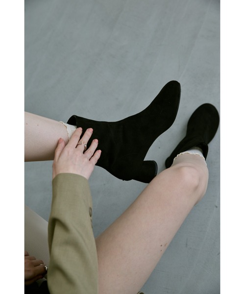 un/neu（アンノイ）の「フェイクスエードアンクルブーツ（ブーツ・レディース・ブラウン/ベージュ/ブラック・SMALL/MEDIUM/LARGE）」の9枚目の写真