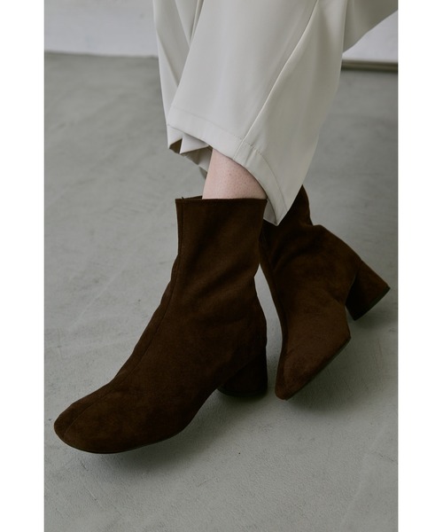 un/neu（アンノイ）の「フェイクスエードアンクルブーツ（ブーツ・レディース・ブラウン/ベージュ/ブラック・SMALL/MEDIUM/LARGE）」の13枚目の写真