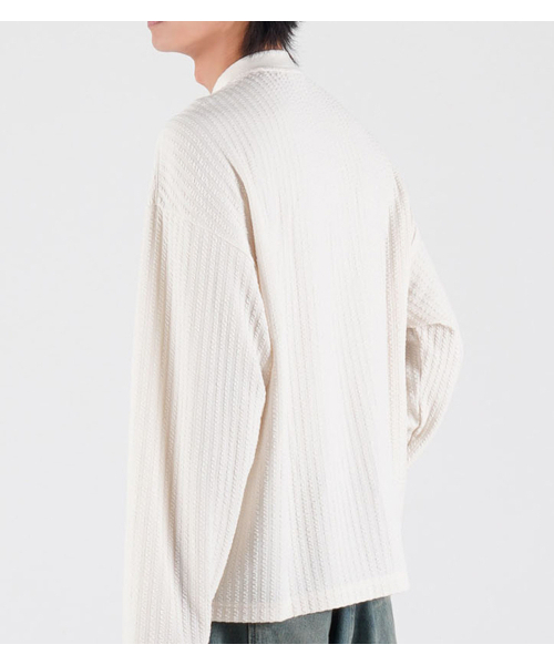 BUTTON SEOUL(ボタンソウル)の「バーティカルエンボジャカードヘンリーネックシャツ(アイボリー)(スウェット・メンズ・その他・MEDIUM/LARGE/X-LARGE)」の9枚目の写真