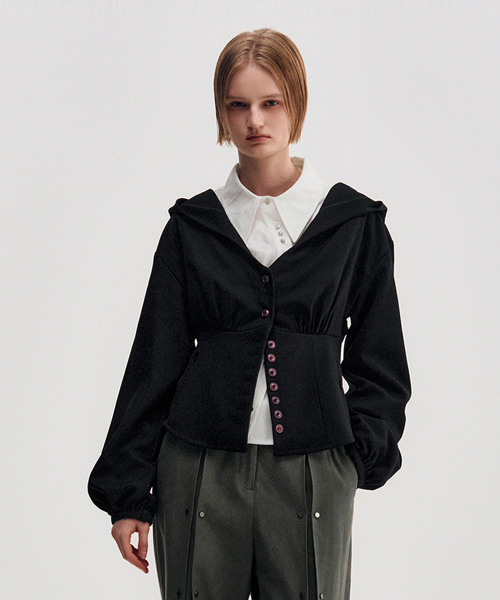 KIMZISU(キムジス)の「Button Up Volume Hood Jumper _ BLACK(その他アウター・レディース・ブラック・SMALL/MEDIUM)」の2枚目の写真