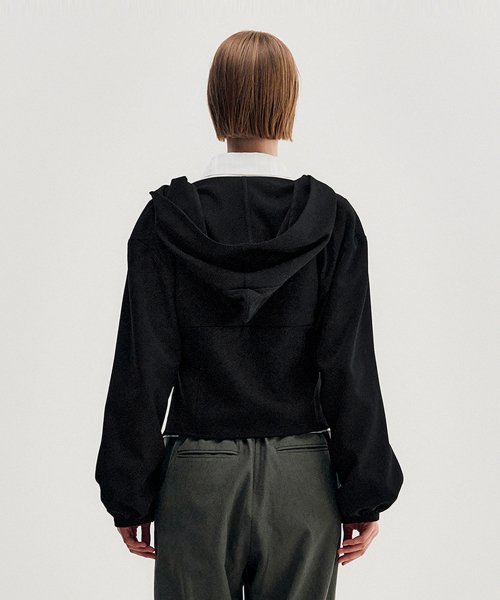 KIMZISU(キムジス)の「Button Up Volume Hood Jumper _ BLACK(その他アウター・レディース・ブラック・SMALL/MEDIUM)」の4枚目の写真