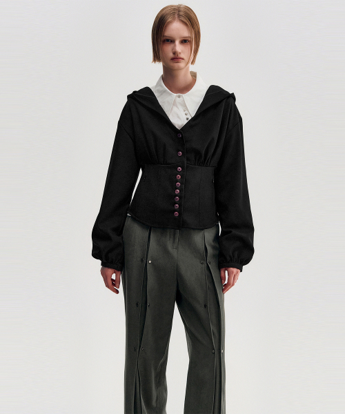 KIMZISU(キムジス)の「Button Up Volume Hood Jumper _ BLACK(その他アウター・レディース・ブラック・SMALL/MEDIUM)」の5枚目の写真